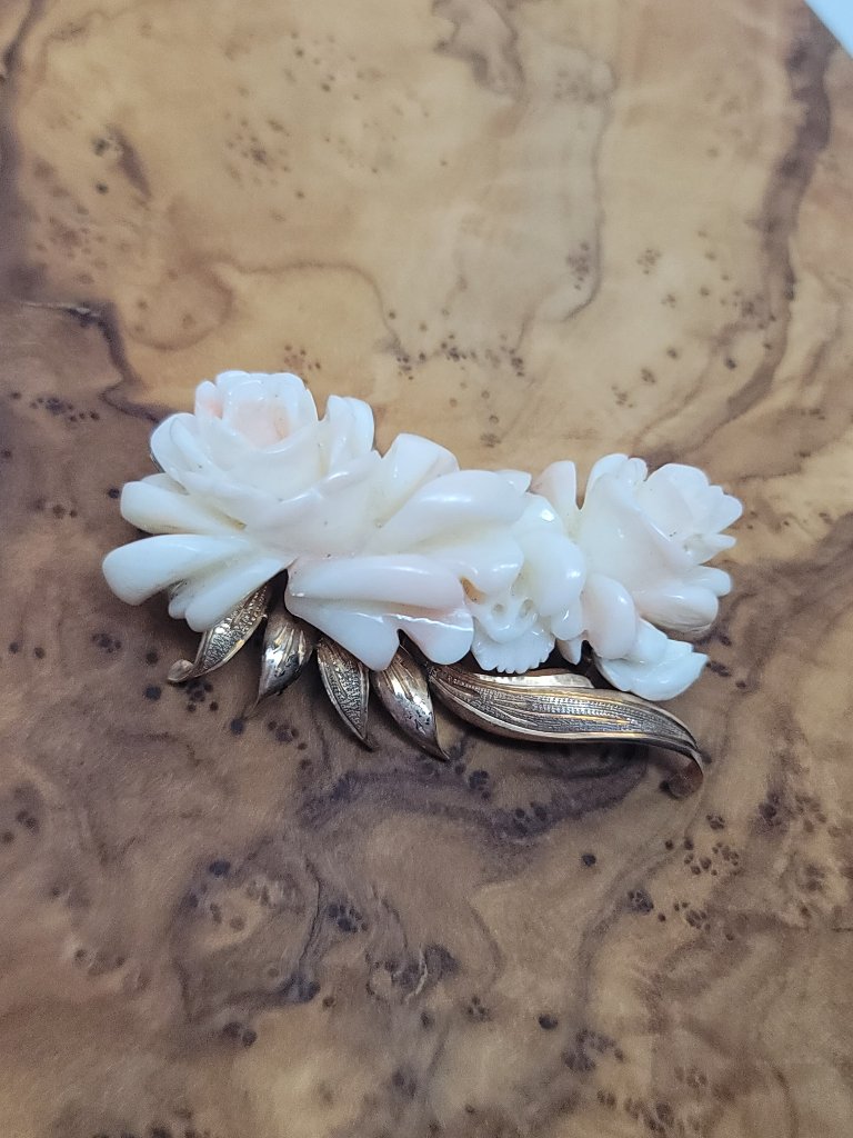 Vintage Carved Angel Skin Coral & 18k Gold Floral Brooch